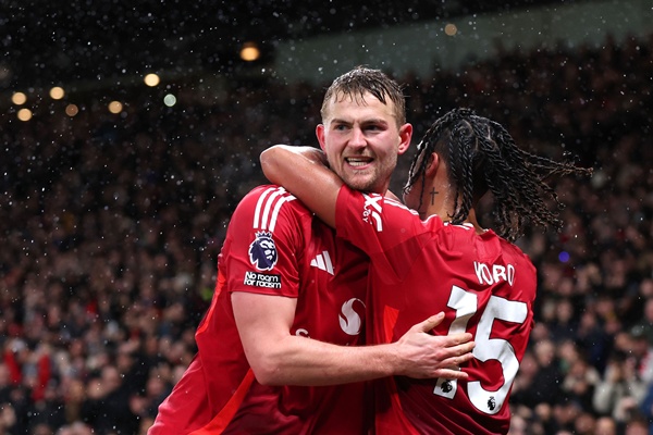 Manchester United: De Ligt dẫn dắt hàng thủ trẻ hướng tới tương lai